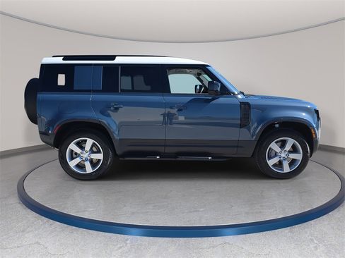 New 2025 Land Rover Defender 110 S image 4