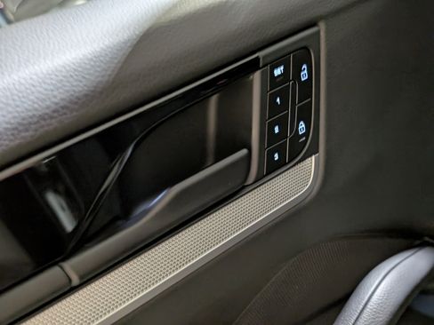 Certified 2024 Porsche Cayenne Coupe image 19