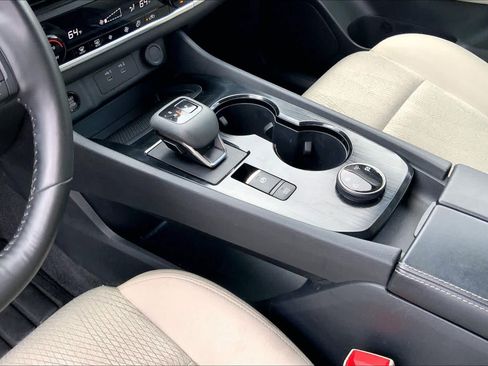 Used 2025 Nissan Rogue SV AWD/4WD image 17