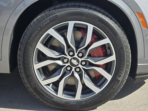 Used 2024 Cadillac XT6 Sport w/ Technology Package image 17