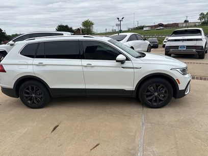 Used 2024 Volkswagen Tiguan SE w/ Panoramic Sunroof Package