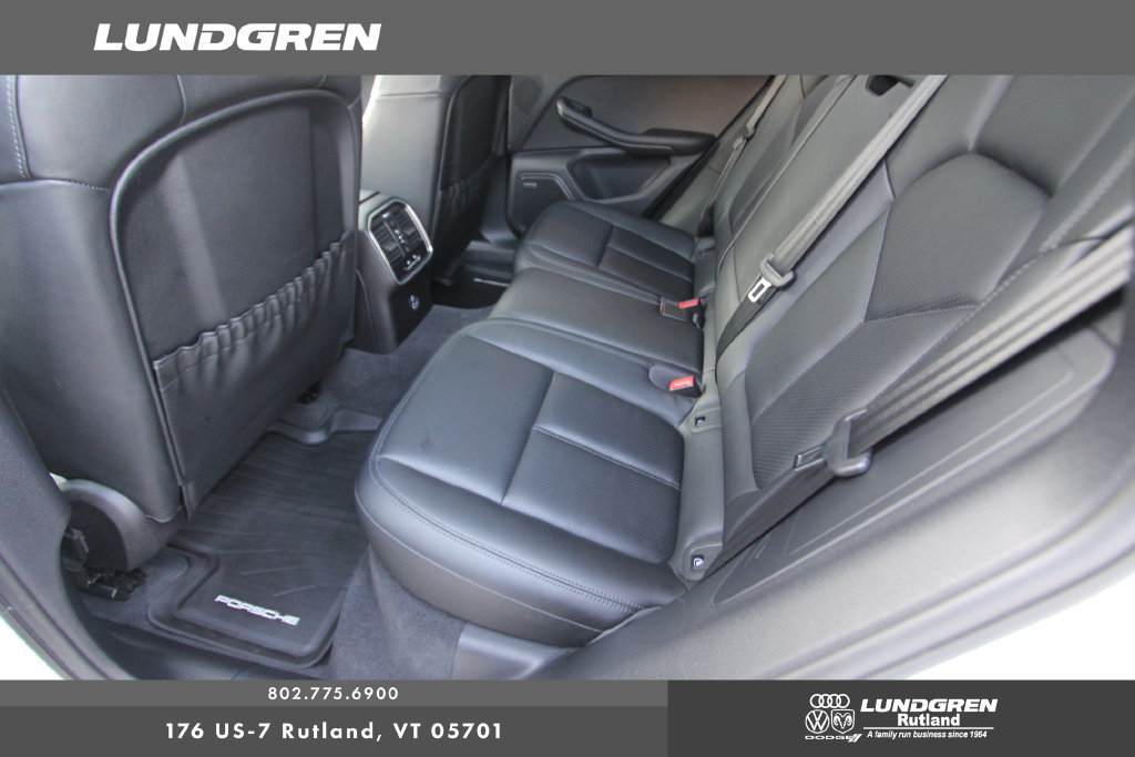 Used 2025 Porsche Macan AWD/4WD image 22