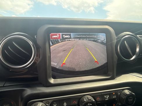 Used 2022 Jeep Wrangler Unlimited Rubicon w/ Dual Top Group AWD/4WD image 21