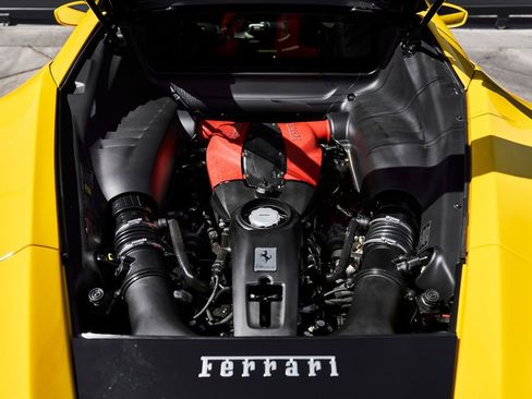 Used 2021 Ferrari F8 Tributo image 26