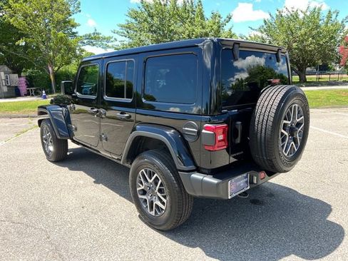 Used 2025 Jeep Wrangler Unlimited Sahara AWD/4WD image 7