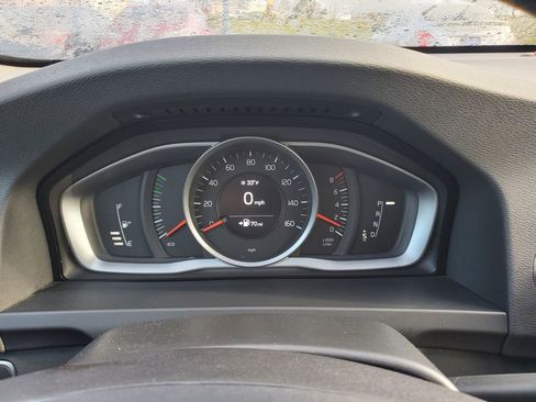 Used 2017 Volvo S60 T5 Dynamic image 21