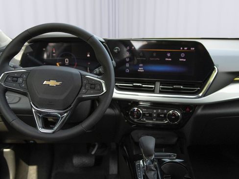 New 2025 Chevrolet Trax LT w/ Driver Confidence Package image 11