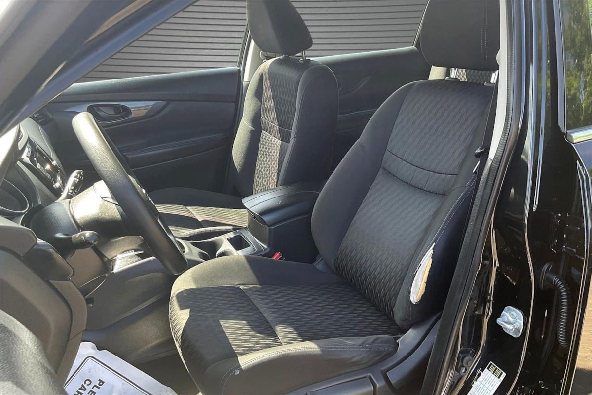Used 2020 Nissan Rogue S FWD image 20
