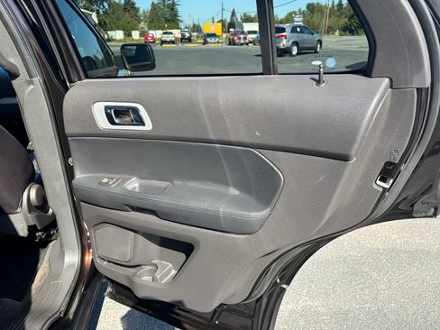 Used 2013 Ford Explorer XLT AWD/4WD image 27