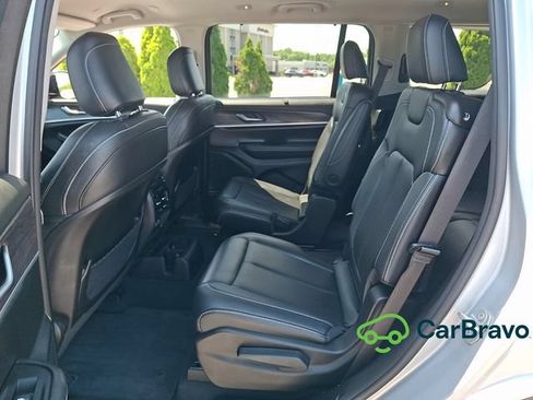 Used 2024 Jeep Grand Cherokee L Limited w/ Luxury Tech Group II AWD/4WD image 10