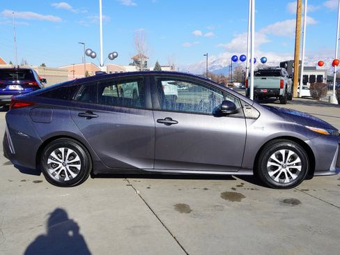 Certified 2022 Toyota Prius Prime LE image 9