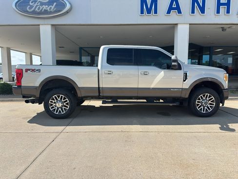 Used 2017 Ford F250 King Ranch w/ FX4 Off-Road Package AWD/4WD image 7