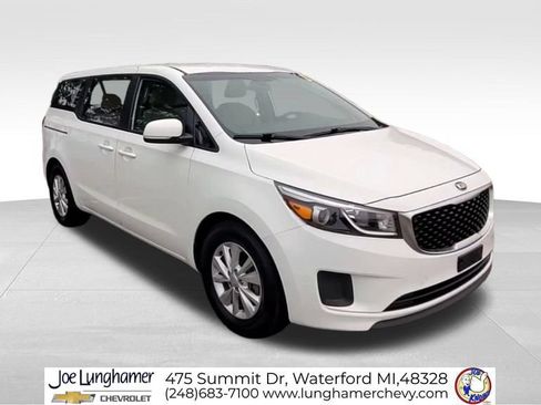 Used 2018 Kia Sedona L FWD image 2