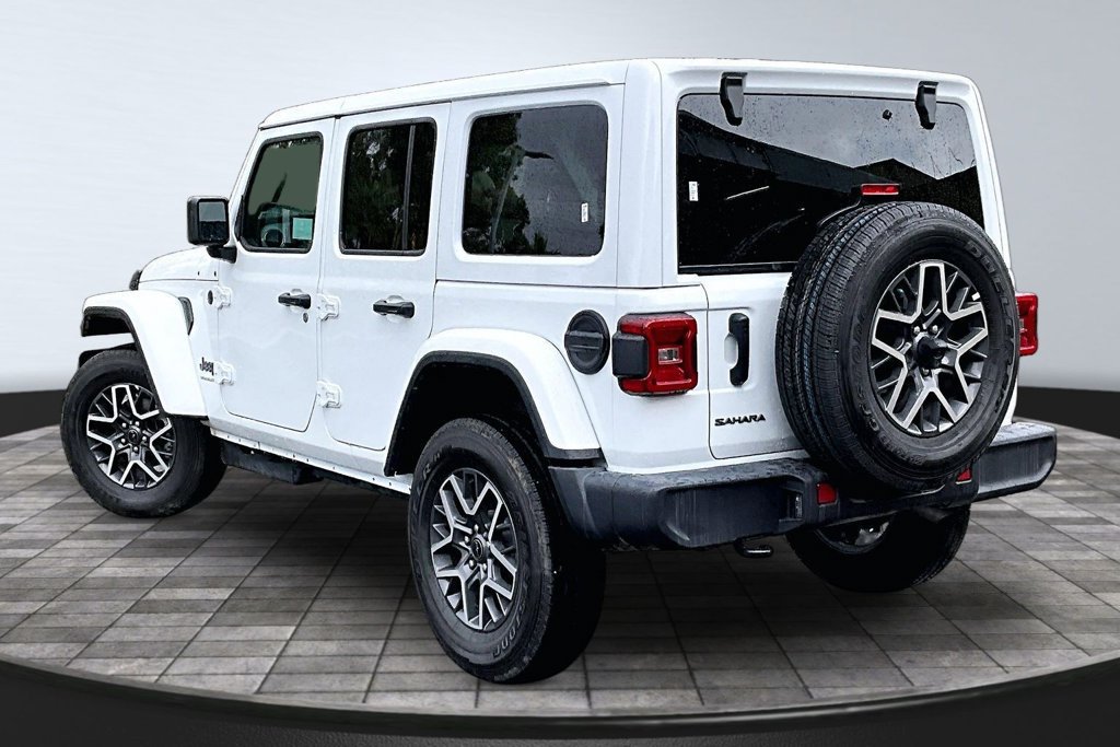 Used 2026 Jeep Wrangler Unlimited Sahara AWD/4WD image 21