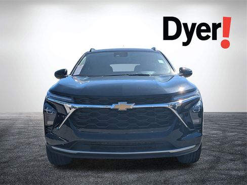 Certified 2025 Chevrolet Trax LT w/ Driver Confidence Package image 11