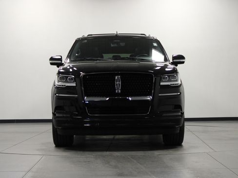 Used 2024 Lincoln Navigator L Reserve AWD/4WD image 9