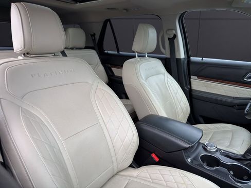 Used 2018 Ford Explorer Platinum image 14