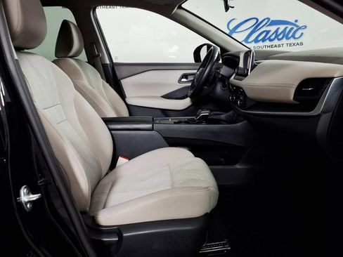 Used 2025 Nissan Rogue SV FWD image 12