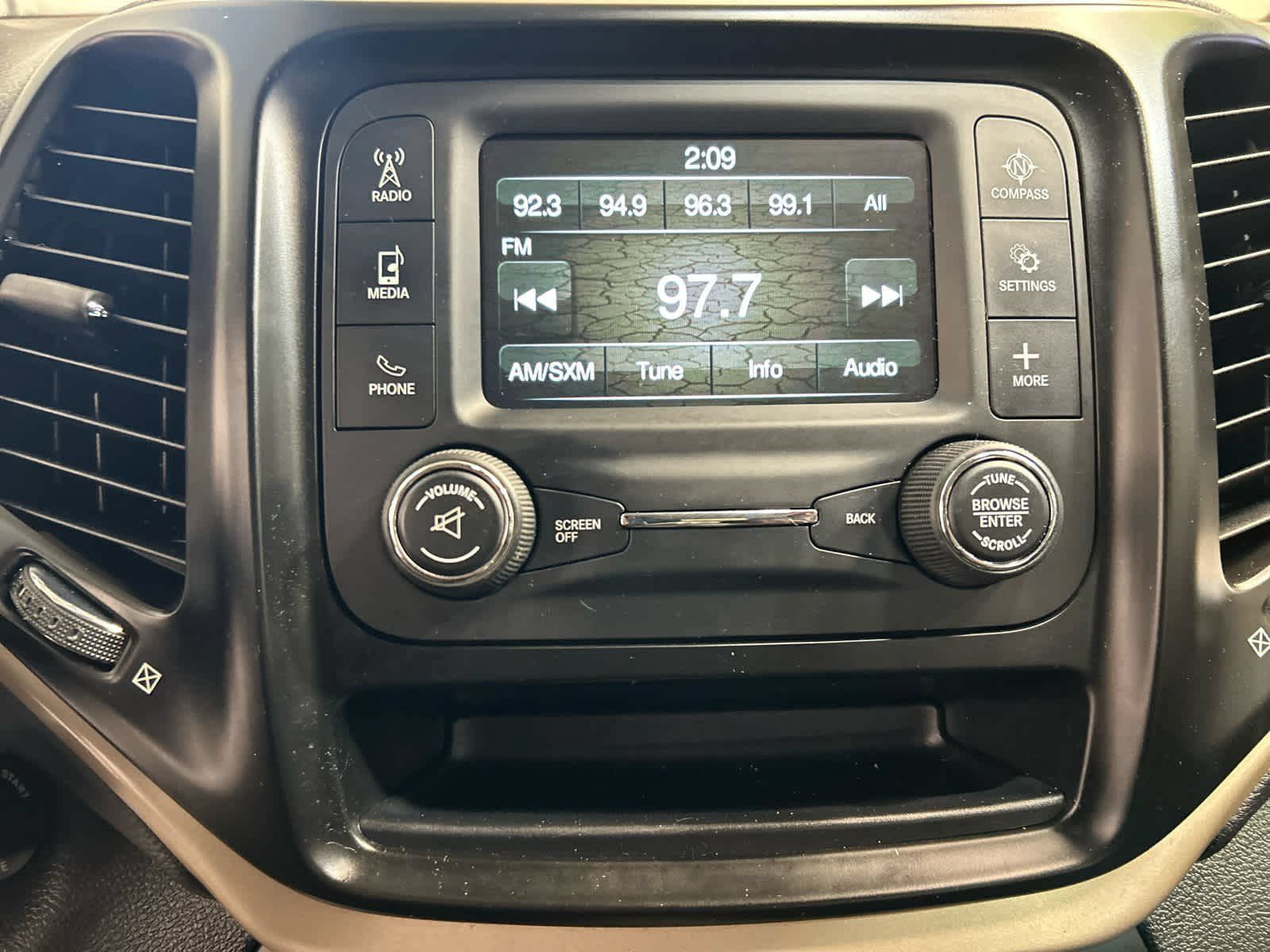 Used 2017 Jeep Cherokee Sport AWD/4WD image 5