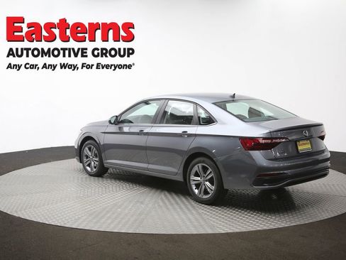 Used 2024 Volkswagen Jetta SE image 89
