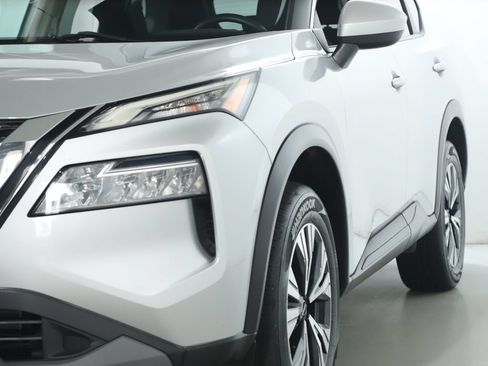 Used 2023 Nissan Rogue SV AWD/4WD image 4