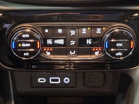 Used 2020 Buick Encore GX Essence w/ Experience Buick Package image 21