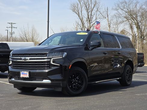 Used 2024 Chevrolet Suburban LT image 1