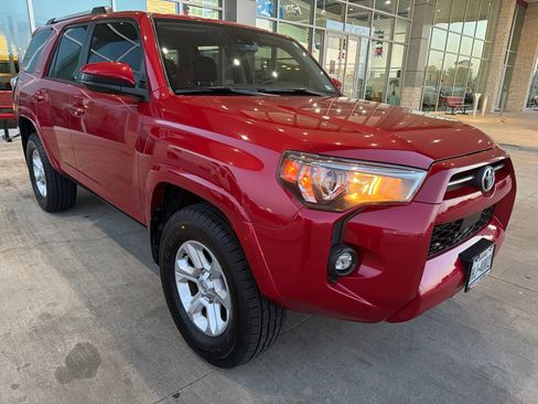 Used 2022 Toyota 4Runner SR5 AWD/4WD image 26