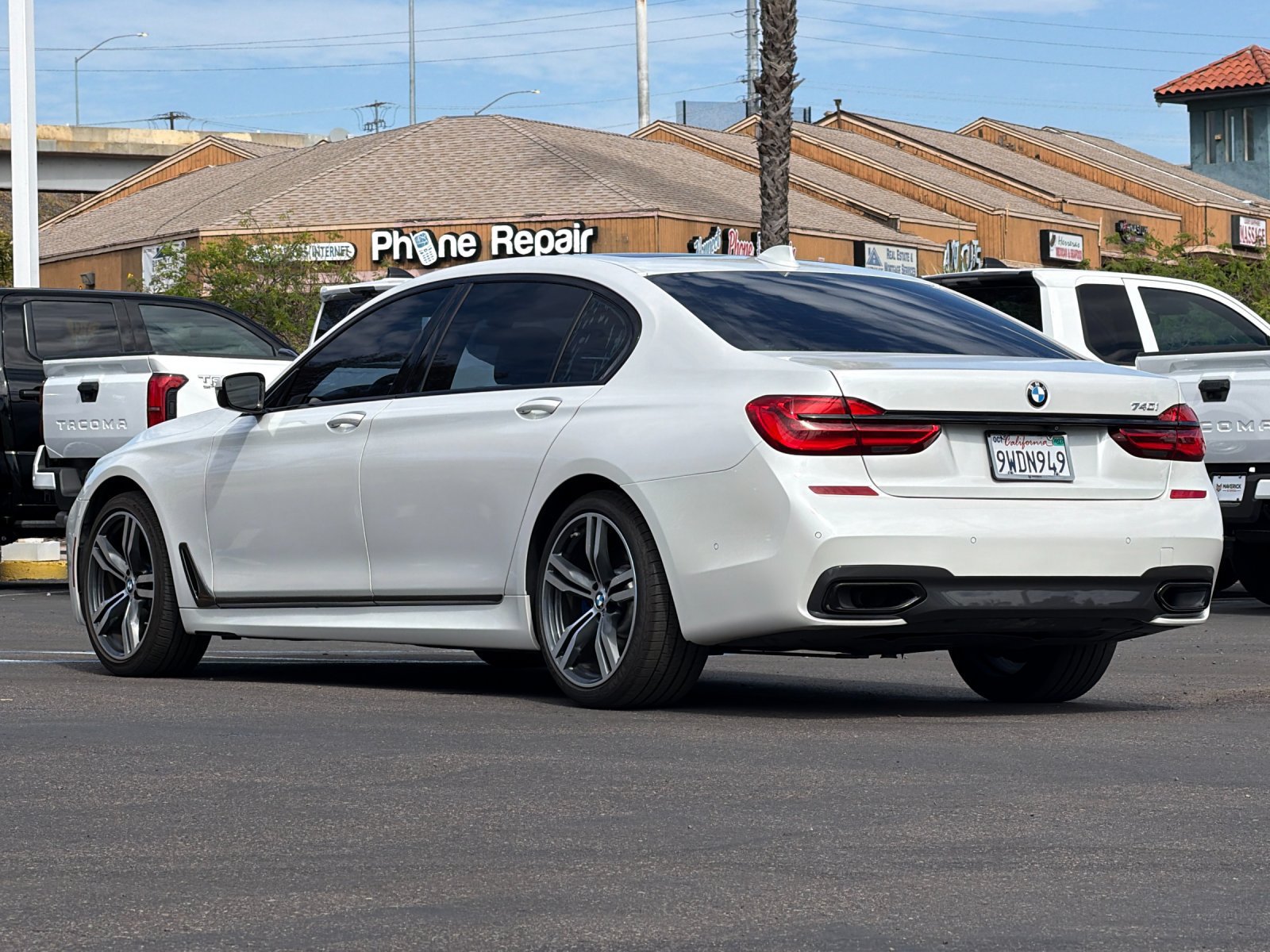 Used 2019 BMW 740i w/ M Sport Package RWD image 3