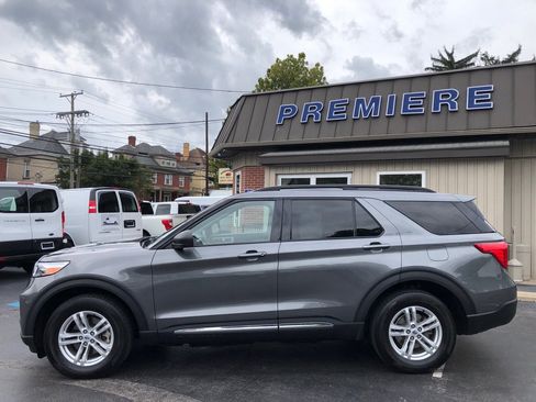 Used 2023 Ford Explorer XLT w/ Equipment Group 202A AWD/4WD image 3
