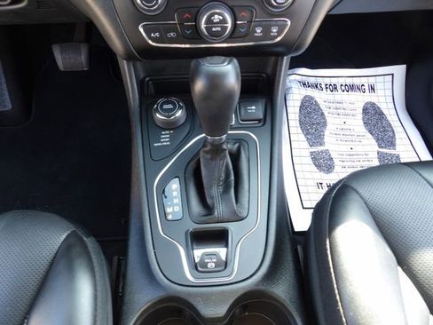 Used 2022 Jeep Cherokee Latitude Lux w/ Sun & Sound Group image 22