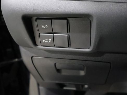 Used 2023 Toyota Highlander XLE AWD/4WD image 34