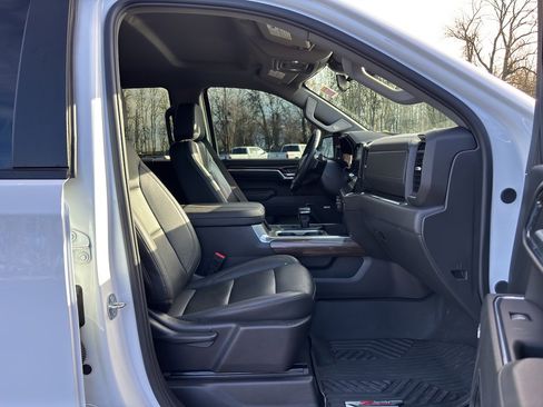 Used 2024 Chevrolet Silverado 1500 LT Trail Boss w/ Convenience Package II image 12