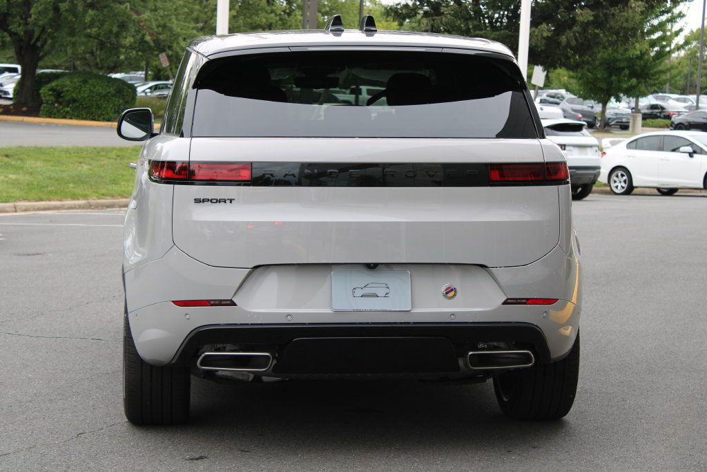New 2027 Land Rover Range Rover Sport Dynamic SE Plug-In Hybrid AWD/4WD image 4