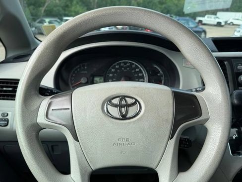 Used 2011 Toyota Sienna FWD image 24