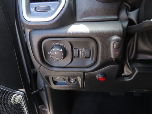 Used 2023 RAM 1500 Laramie AWD/4WD image 26
