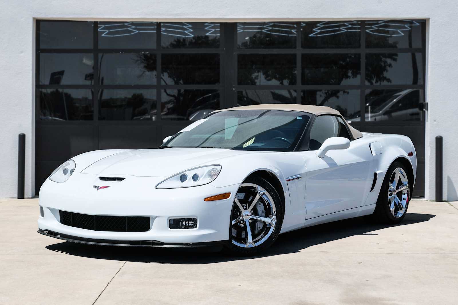Used 2011 Chevrolet Corvette Grand Sport w/ Preferred Equipment Group RWD image 1