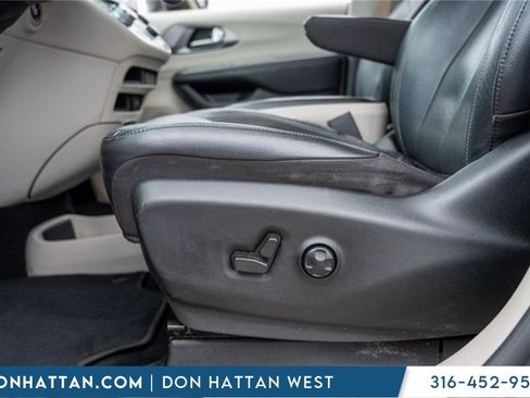 Used 2022 Chrysler Pacifica Touring-L image 20