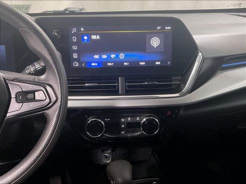 Used 2024 Chevrolet Trax LT image 18