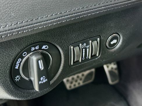 Used 2016 Chrysler 300 C Platinum w/ Safetytec Plus Group image 9