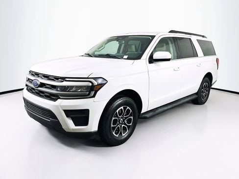 Used 2024 Ford Expedition Max XLT image 3
