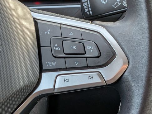 Used 2022 Volkswagen Tiguan SE image 19