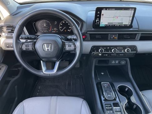 Certified 2025 Honda Pilot Touring image 11