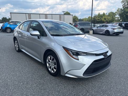 Used 2025 Toyota Corolla LE w/ Convenience Package FWD image 11