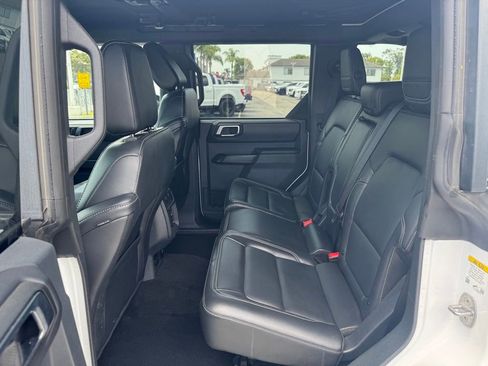 Used 2025 Ford Bronco Outer Banks AWD/4WD image 8