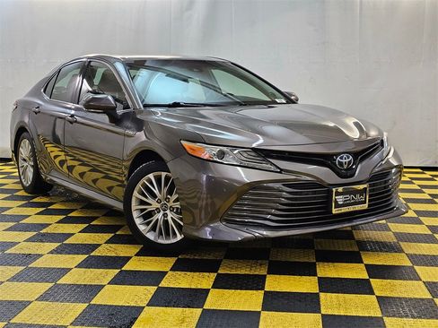 Used 2018 Toyota Camry XLE image 1