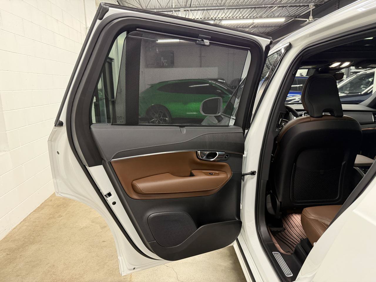 Used 2025 Volvo XC90 B6 Ultra w/ Protection Package Premier AWD/4WD image 14