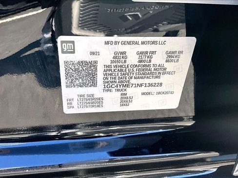 Used 2022 Chevrolet Silverado 2500 Custom w/ Custom Value Package image 18