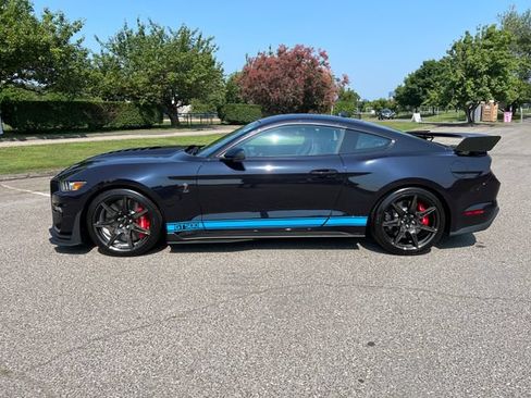 Used 2022 Ford Mustang Shelby GT500 w/ Carbon Fiber Track Pack RWD image 6
