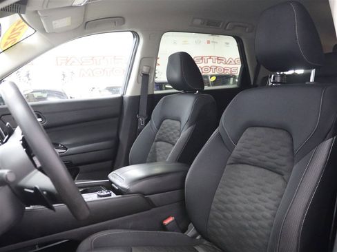 Used 2022 Nissan Pathfinder S image 9